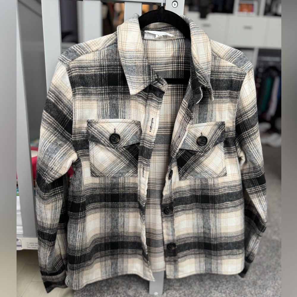 ‼️DONATING SOON BB Dakota Steve Madden Shacket M